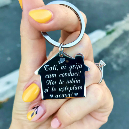 breloc casa - Breloc Casuta 30 Mm Personalizat Gravura cu Mesaj - tati ai grija