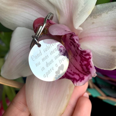 Breloc Gravat Personalizat cu Banut 25 Mm, Gravura Text – Cand Iubirea [3]
