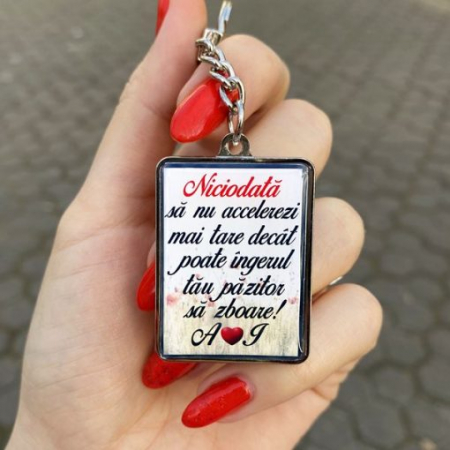 cadouri personalizate pentru sot - Breloc Masina Personalizat cu Mesaj – Niciodata Sa Nu Accelerezi Mai Tare!
