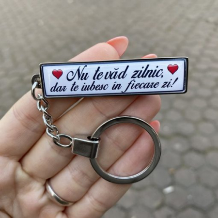 Breloc de Chei cu Mesaj Personalizat – Nu Te Vad Zilnic Dar Te Iubesc In Fiecare Zi! [1]