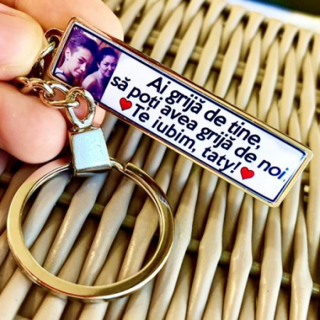 Breloc cheie auto - Breloc personalizat cu poză si mesaj “Ai grija de tine sa poti avea grija de noi. Te iubim taty!