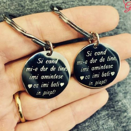Breloc cuplu - Set Breloc Cuplu cu Banut 25 Mm Personalizate Gravura Mesaj