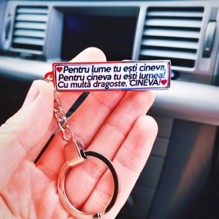 Breloc cheie auto - Breloc pt Chei Personalizat cu Mesaj – Pentru Lume Tu Esti Cineva