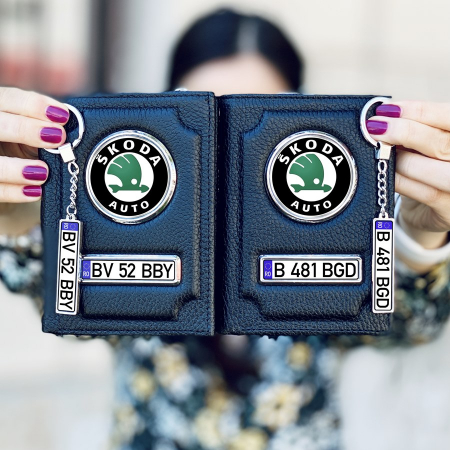 Port acte auto - Pachet doua port acte din piele personalizate & doua brelocuri – SKODA