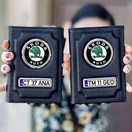 Cadouri personalizate de Paste - Pachet Doua Portofele din Piele Personalizate cu Sigla Masinii-SKODA