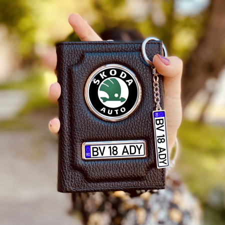 Cadouri personalizate nou nascuti - Pachet Portofel din Piele Personalizat si breloc-SKODA