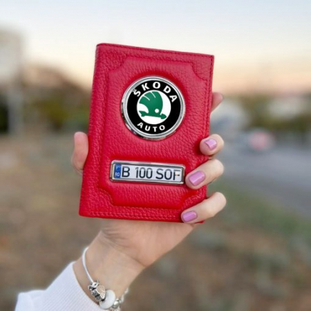 Cadouri personalizate femei - Portofel rosu SKODA Personalizat din Piele cu Sigla Masinii