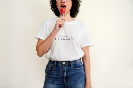 Dama - Model tricou " So apparently, I"m DRAMATIC"