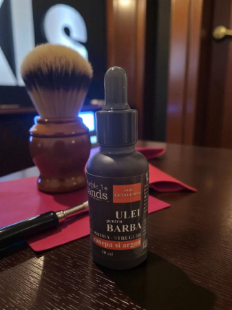 Ulei de barbă natural – hidratare, fortifiere și rafinament masculin [1]