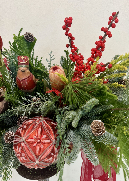 Aranjament de iarna rosu Amaryllis cu figurine si globuri [3]