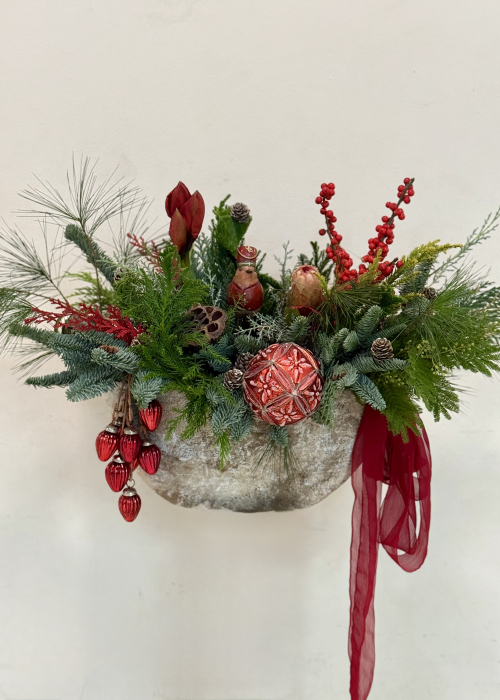 Aranjament de iarna rosu Amaryllis cu figurine si globuri [8]