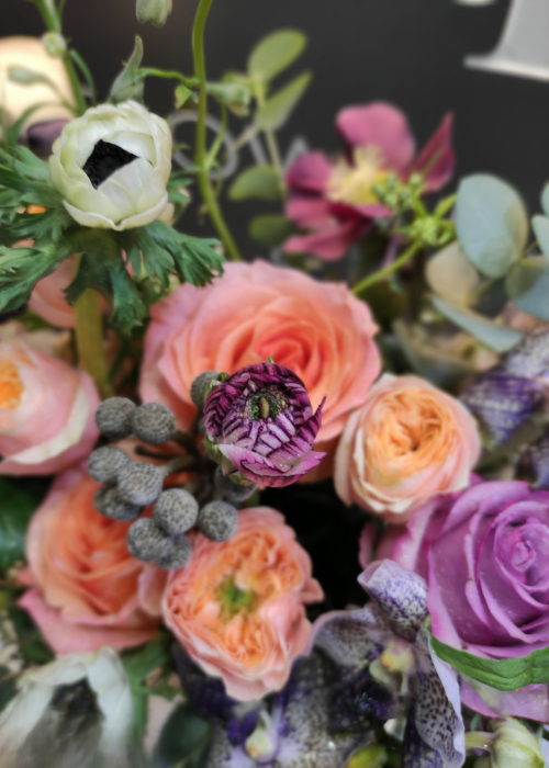 Aranjament floral portocaliu cu mov cu anemone si orhidee [6]