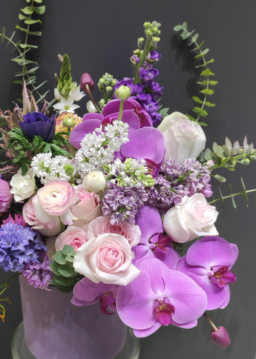 Aranjament floral roz mov cu orhidee si liliac [3]