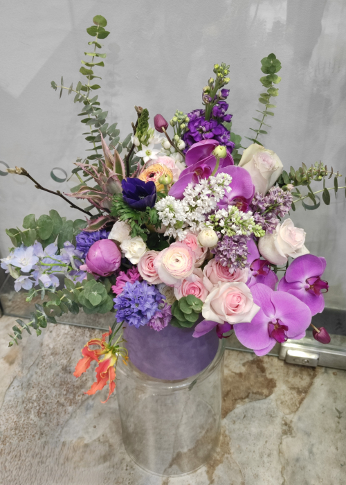 Aranjament floral roz mov cu orhidee si liliac [6]