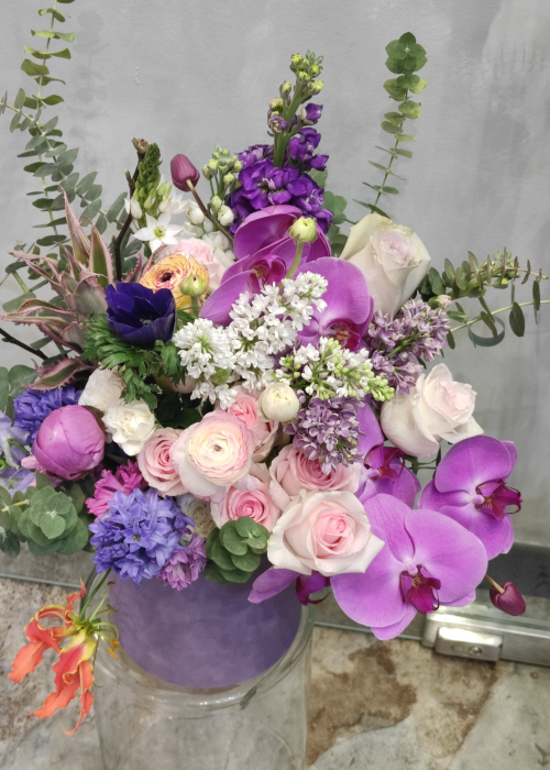 Aranjament floral roz mov cu orhidee si liliac [7]