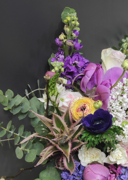 Aranjament floral roz mov cu orhidee si liliac [2]