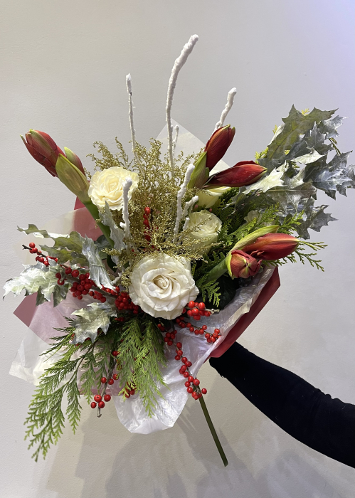 Buchet de Craciun alb rosu cu amarilis si trandafiri [1]