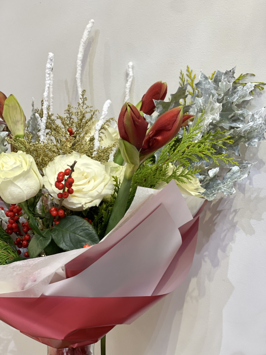 Buchet de Craciun alb rosu cu amarilis si trandafiri [6]