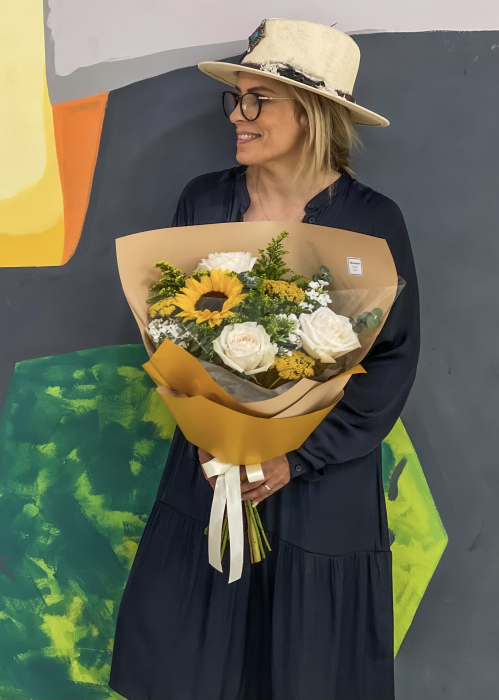 Buchet de flori Solar cu trandafiri si floarea soarelui [2]