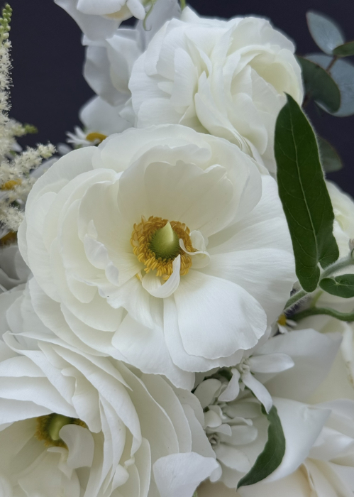 Buchet de mireasa alb elegant diafan cu bujori trandafiri [5]
