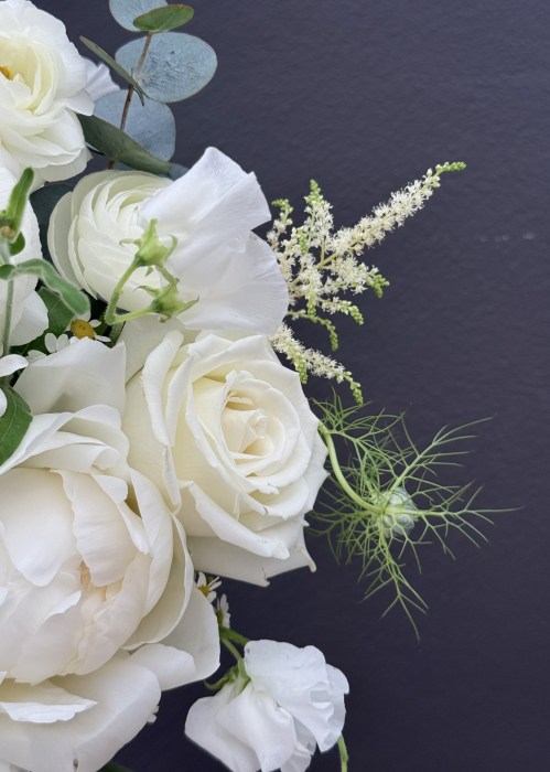 Buchet de mireasa alb elegant diafan cu bujori trandafiri [8]