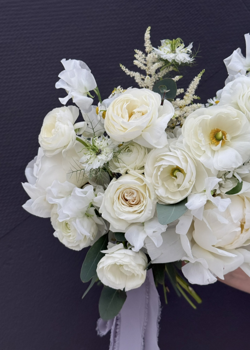 Buchet de mireasa alb elegant diafan cu bujori trandafiri [12]