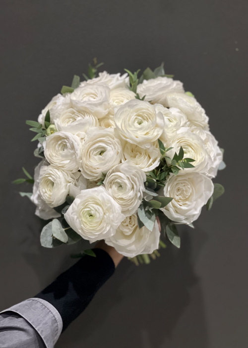 Buchet de mireasa alb din trandafiri si ranunculus [1]