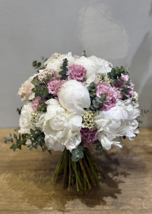 Buchet de mireasa alb roz din bujori si lisianthus [4]