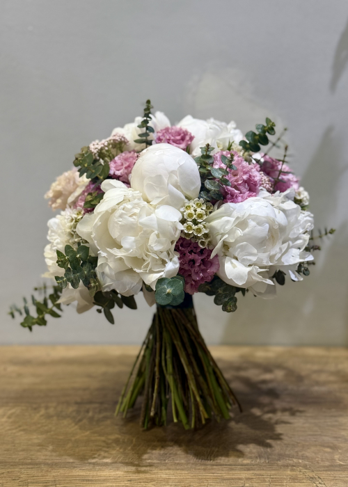 Buchet de mireasa alb roz din bujori si lisianthus [10]