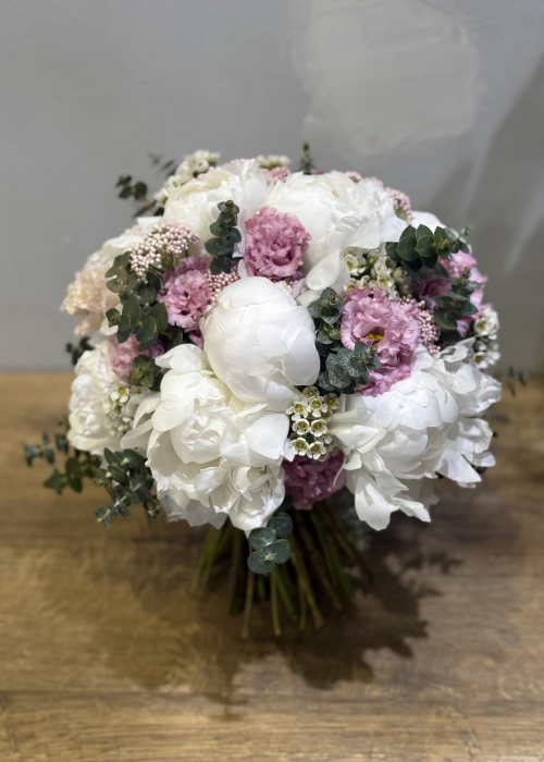 Buchet de mireasa alb roz din bujori si lisianthus [9]