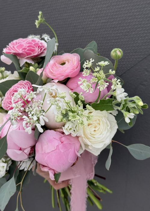 Buchet de mireasa din bujori trandafiri si ranunculus [9]
