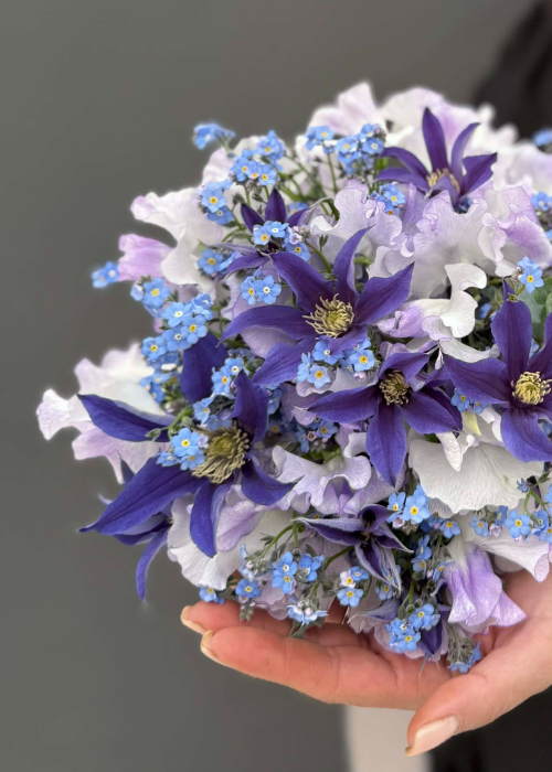 Buchet de mireasă mov-lila din clematis, lathyrus și myosotis [2]