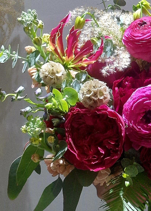 Buchet de mireasa sau nasa rosu din bujori si ranunculus [2]