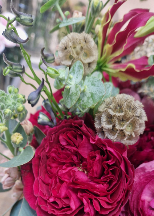 Buchet de mireasa sau nasa rosu din bujori si ranunculus [4]