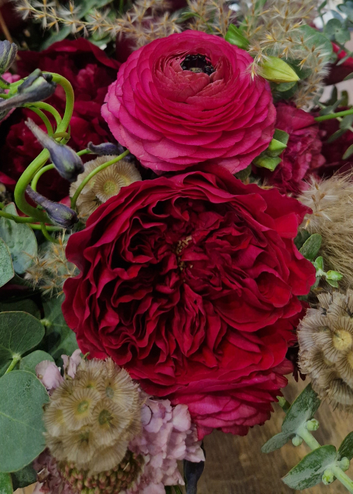 Buchet de mireasa sau nasa rosu din bujori si ranunculus [6]
