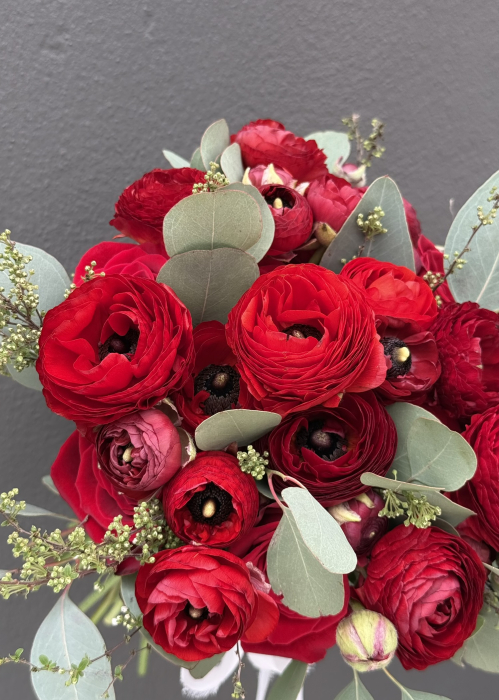 Buchet de mireasa/nasa rosu din trandafiri si ranunculus [4]