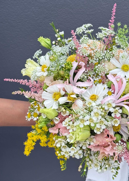 Buchet de mireasa romantic cu flori de camp [2]