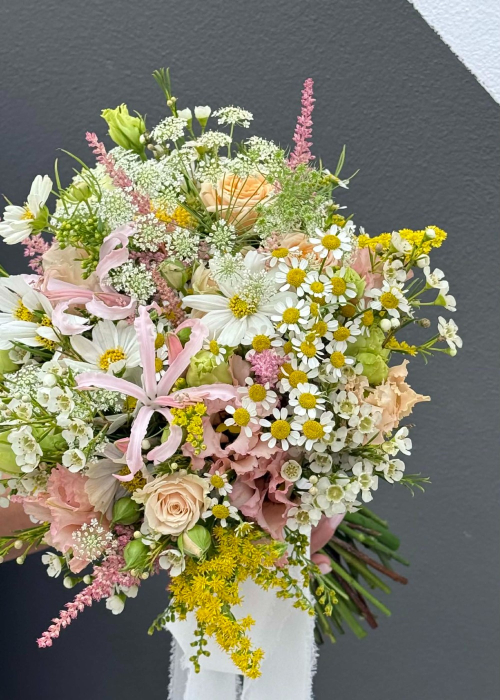 Buchet de mireasa romantic cu flori de camp [4]