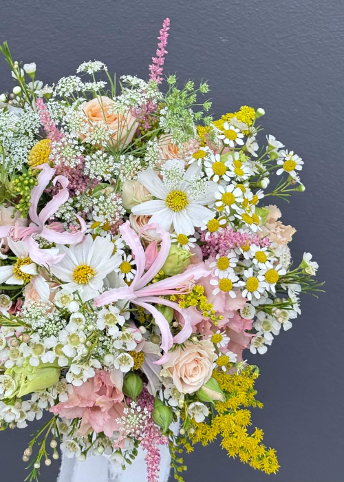 Buchet de mireasa romantic cu flori de camp [3]