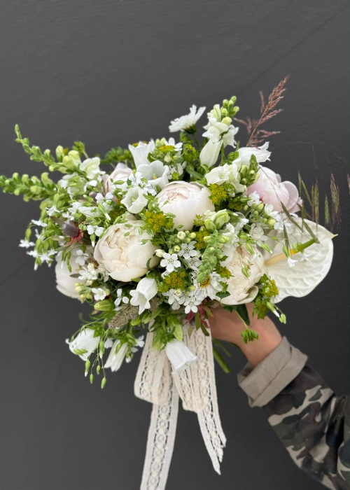 Buchet de mireasa rustic alb din flori de camp [4]