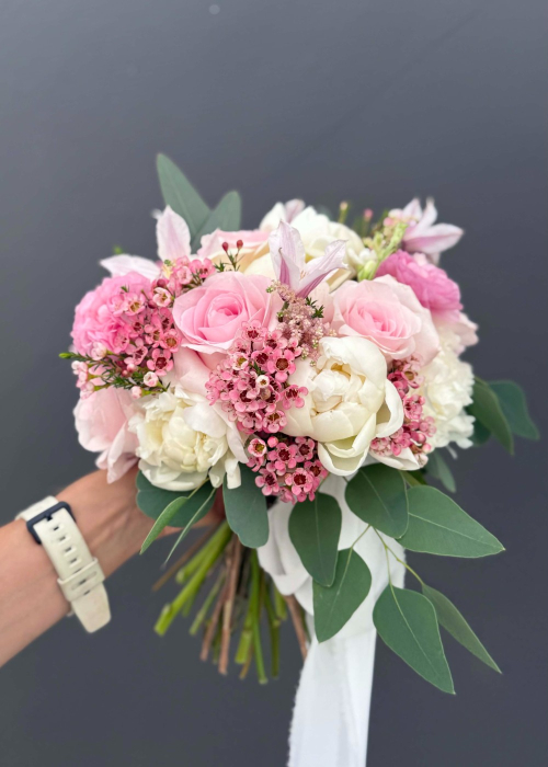 Buchet de mireasa Sweet Blush Harmony din bujori trandafiri si clematis [7]