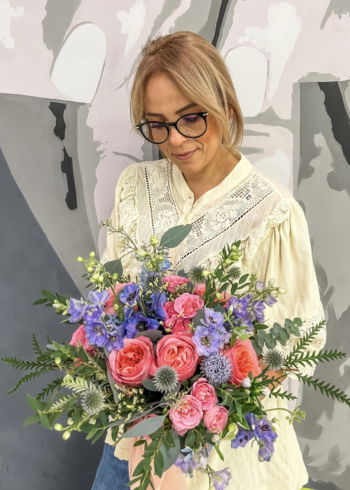 Buchet de nasa / cununie din trandafiri si delphinium [2]