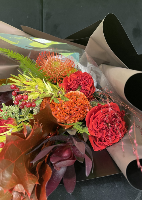 Buchet de toamna din celosia si leucospermum [4]