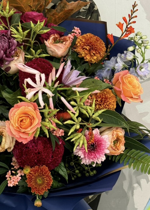 Buchet de toamna din crizanteme mov trandafiri dalii celosia nerina [3]
