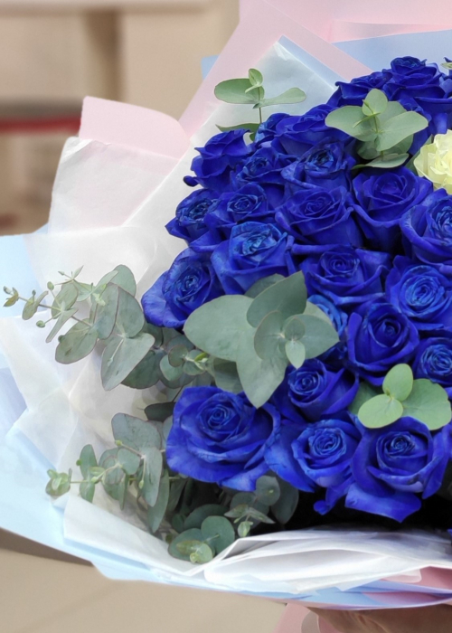 Buchet de trandafiri albastri perfecti pentru o ocazie speciala [2]
