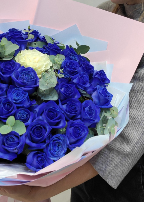 Buchet de trandafiri albastri perfecti pentru o ocazie speciala [3]