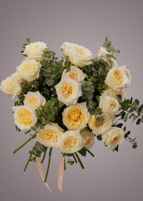 Buchet de trandafiri galbeni CANDLELIGHT si eucalipt [3]