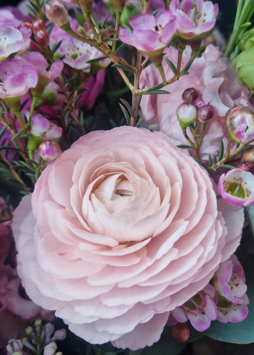 Buchet din flori roz mov cu liliac si bujori [6]