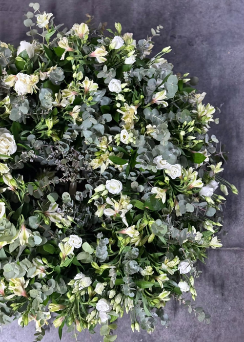 Coroana funerara alba cu trandafiri si anthurium [6]