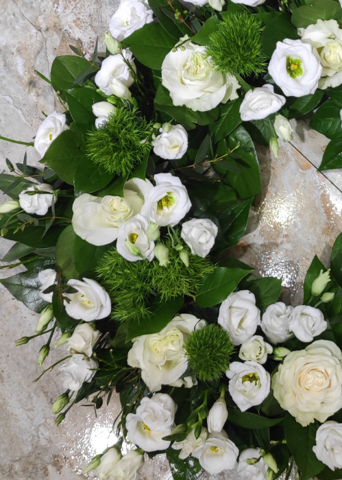 Coroana funerara din trandafiri albi [2]
